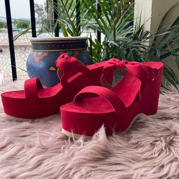 ๐ฅ Red Wedges ๐ฅ - Picture 3 of 9